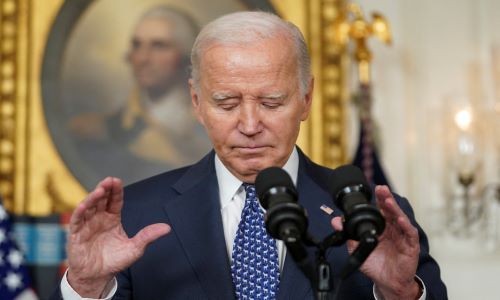 Biden bénit l’impensable en faisant le signe de croix lors d’un rassemblement pro-avortement